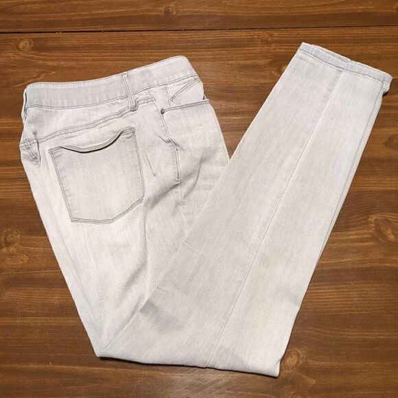 CHICO'S LIGHT GRAY DENIM JEANS - SIZE 1 REGULAR - Picture 1 of 5